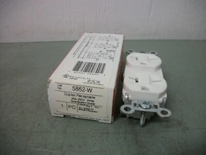 PASS & SEYMOUR WHITE DUPLEX RECEPTACLE 5862-W 20AMP 250VOLT NIB - Picture 1 of 2