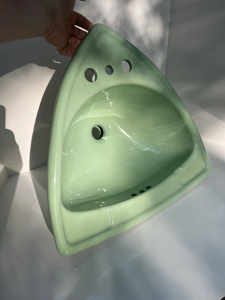 De colección 1964 Nos Fregadero Esquinero Verde Atomic MCM Mediados de Siglo Moderno Accesorio de Baño Foto 1 de 4