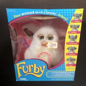 Furby 2 English Edition 2005 Sugar Snow White Overseas Edition Box Box #e9cadb - Picture 1 of 24