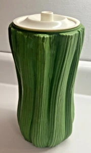 Vintage Celery Crisper Vegetable Shaped Green Plastic Container w/Lid - Picture 1 of 11