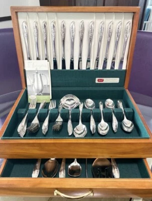 Juego de cubiertos de primavera 1847 Rogers Brothers vintage 1957 placa de plata para 12 Foto 1 de 4