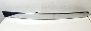 Chevrolet Cruze 2011-2016 maletero trasero puerta levadiza moldura moldura con luz de licencia OEM - Imagen 1 de 15