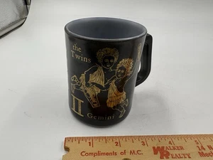 Vintage Federal schwarz mit Gold Milchglas Sternzeichen Zwillinge Zwillinge Kaffeebecher, USA - Bild 1 von 4