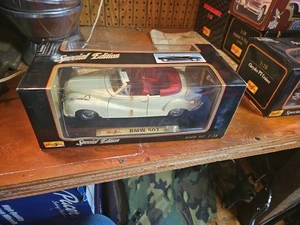 Maisto Special Edition 1955 BMW 502 creme elfenbein rot Maßstab 1:18 Diecast Auto - Bild 1 von 4