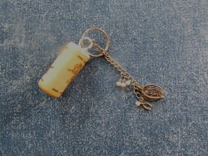 handmade WINE CORK KEY CHAIN w/silver color HORSESHOE white pearls (key 6) - Picture 1 of 3