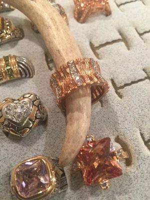 NUEVO "inspirado en el diseñador" Anillo de Cóctel Banda Oro Tono Rosa Circonita Pavé Detalle Talla 8 Foto 1 de 4