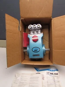 CAT PUMP MODEL 550 , 5 GPM / 3000 PSI, BELT DRIVE , NEW IN BOX! MAKE OFFER! - Picture 1 of 6