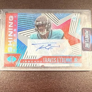 TRAVIS ETIENNE JR 2021 PANINI ILLUSIONS SHINING STARS ROOKIE RED AUTO 3/25 - Bild 1 von 2