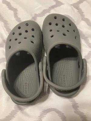 Zuecos clásicos unisex Crocs talla 8 gris correa para el tobillo  Foto 1 de 4