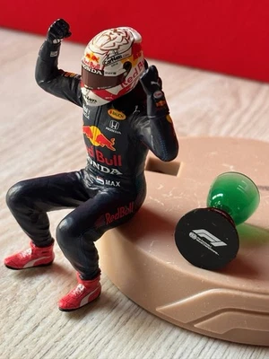 Minichamps 1/18 figurine Max Verstappen 2021 Monaco win & trophy Zandvoort - Immagine 1 di 4