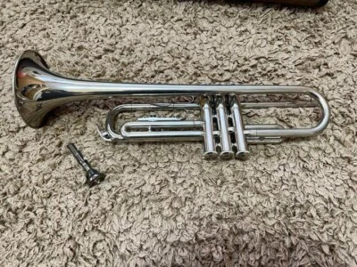 YAMAHA YTR-136 Trumpet silver Bb - Image 1 of 4