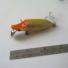 FISHING LURE  UNBRANDED 2¾"  RIVER RUNT  YELLOW