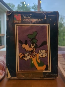 Disney Topolino Unlimited Pippo Latch Hook Kit di Caron 20"x30" iniziato per te. - Foto 1 di 4