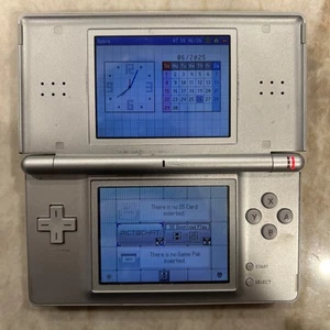 Nintendo DS Lite Silver - Picture 1 of 12