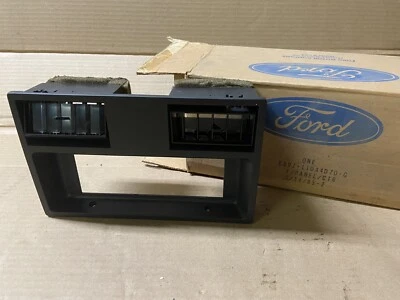 Bisel de panel de ajuste de radio Ford E69Z-11044D70-G sin reloj, negro 1986-1991 Aerostar Foto 1 de 4