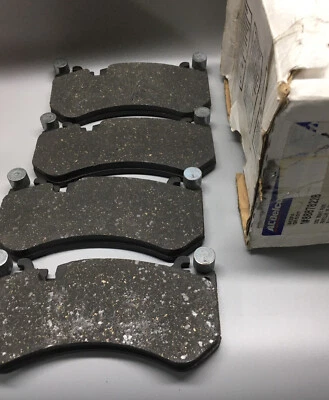 Комплект тормозных колодок полуметаллические передние ACDelco 17D1291M, 88878228 для Mercedes, Audi - Изображение 1 из 4