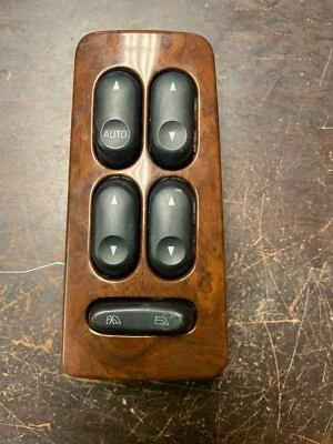 Interruptor de porta dianteiro MERCURY SABLE 00 01 02 03 04 05 - Imagem 1 de 3