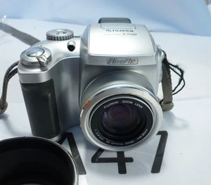 Fujifilm Finepix S3500 4MP Digital Camera 6x Optical Zoom refm - Picture 1 of 3