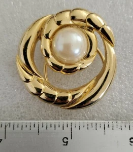 Vintage Goldtone Faux Pearl Swirl Brooch Pin - Picture 1 of 4