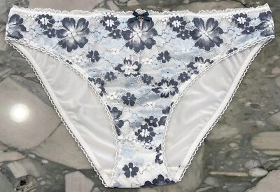 NUEVO Victoria Secret Body By Victoria Panty de Bikini Frontal de Encaje - Marfil y Azul - XL Foto 1 de 3