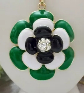 BETSEY JOHNSON BEAUTIFUL GREEN ENAMEL & CRYSTAL FLOWER PENDANT NECKLACE - Picture 1 of 7