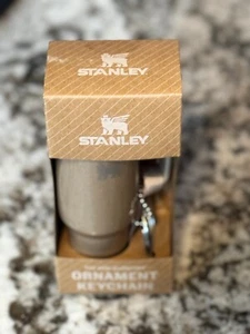 ☘☘☘�Stanley Mini Tumbler Honey Talks Schlüsselanhänger/Ornament Neu Versiegelte Box☘☘☘ - Bild 1 von 6