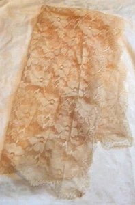 doilie lace beige flowered vintage 48" x 27" long very fine well crafted - Picture 1 of 4