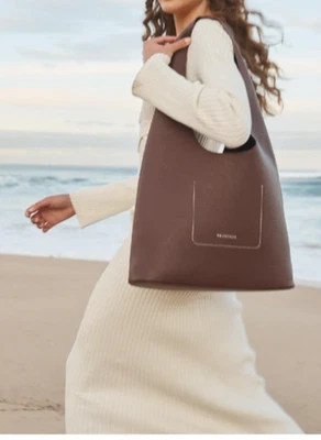 The Horse Brown Large Rooney in Grained Leather Minimalist Elegant Leather Bag - Image 1 of 4