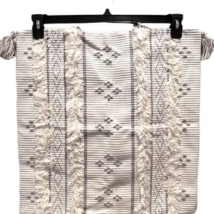 NEU Neutraler Kissenbezug Quadratisch Weiß Grau Quasten Akzent Dekor Boho - Bild 1 von 6