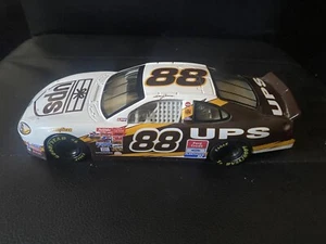 Action 2002 Dale Jarrett #88 UPS  Ford Taurus 1:24 Diecast  Nascar - Picture 1 of 6