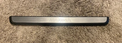 2008-2014 Nissan Maxima peitoril da porta dianteiro esquerdo arranhão acabamento de degrau plástico cromado - Imagem 1 de 3