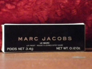 CREMA LABIAL MARC JACOBS ESCARCHA 506 CHER-ISHED 3,4 g TAMAÑO COMPLETO NUEVO EN CAJA LÁPIZ LABIAL VEGANO LE - Imagen 1 de 15