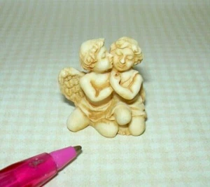 Miniature Kissing Cherubs Statuary (TAN) 1 1/16" Tall: DOLLHOUSE 1:12 - Picture 1 of 2