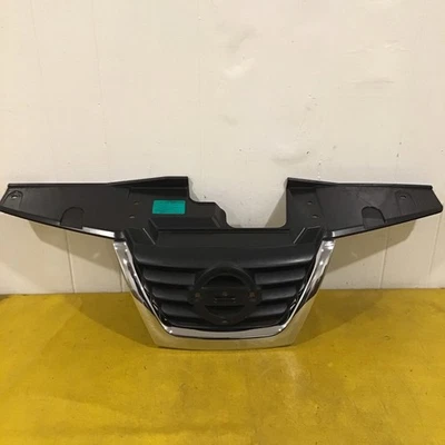 Nissan Juke 2011-2014 parrilla superior delantera sin cromo sin emblema 62070-1KA0A OEM  Foto 1 de 4