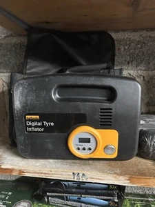 Halfords Tyre Inflator - Picture 1 of 1