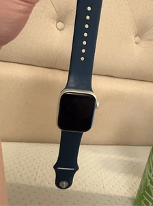 Apple iWatch great condition never paired with devices - Photo 1 sur 2