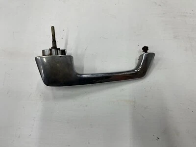 1969 - 1975 年国际收割机卡车 Travelall 乘客右手前门把手 — 第 1/4 张图片