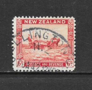 NEW ZEALAND SCOTT 211a USED FINE - 1936 6p RED ISSUE - HARVESTING - Picture 1 of 2
