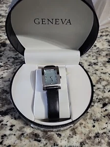 Reloj Geneva plateado cuero negro para mujer en caja tiene daños - Imagen 1 de 8