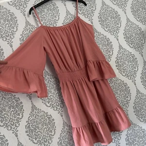 h&m romantic pink off the shoulder ruffled dress  - Picture 1 of 4