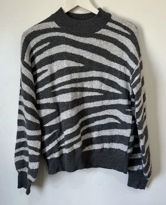 Suéter Aqua Cashmere Para Mujer Gris Cebra Rayas Manga Globo Mediano Foto 1 de 4