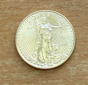 US 2010 Gold 1/10 oz $5 UNC Gold Eagle - Picture 1 of 2