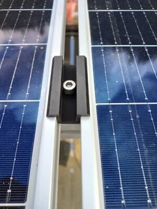 MITTELKLEMME SCHWARZ ALU SOLAR Photovoltaik ohne Schrauben - Bild 1 von 4
