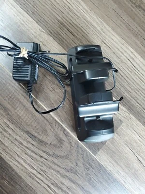 Insignia Dual-Controller Charger for Xbox One NS-XBODRC101 - Image 1 of 4