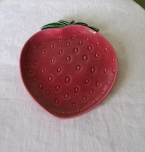 Bauer/Cemar California Pottery Dessert Plate Strawberry Shaped Red Green VTG - Picture 1 of 5