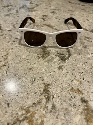 Betsy Johnson sunglasses White Tortoise Bv841102c - Image 1 of 3