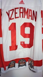 Steve Yzerman auto Detroit Red Wings Jersey Adidas Size 54 Becketts - Picture 1 of 15