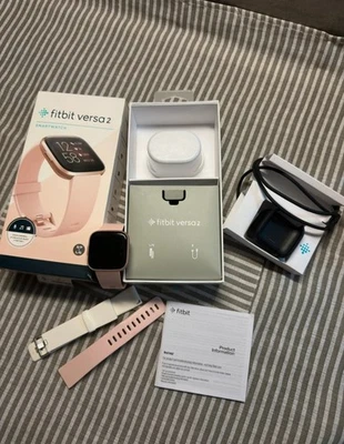 Fitbit Versa 2 in Originalverpackung + 3 Armbänder - Bild 1 von 4