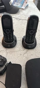 OOMA Telo104 VOIP Telephone with Power supply and 2 wireless phones - Afbeelding 1 van 2