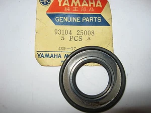 NEW NOS OEM Yamaha Rear Wheel Seal 93104-25008 DS6 RD250 RD350 R5 YDS5 YR1 YR2  - Bild 1 von 3